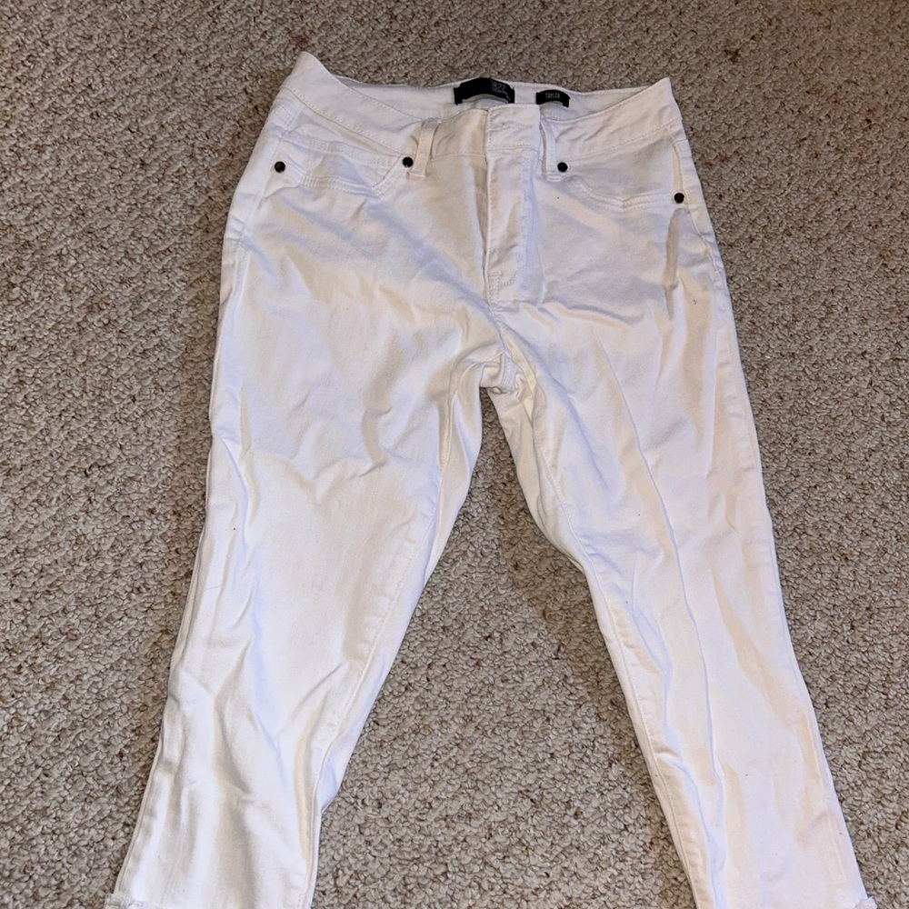 White skinny jeans